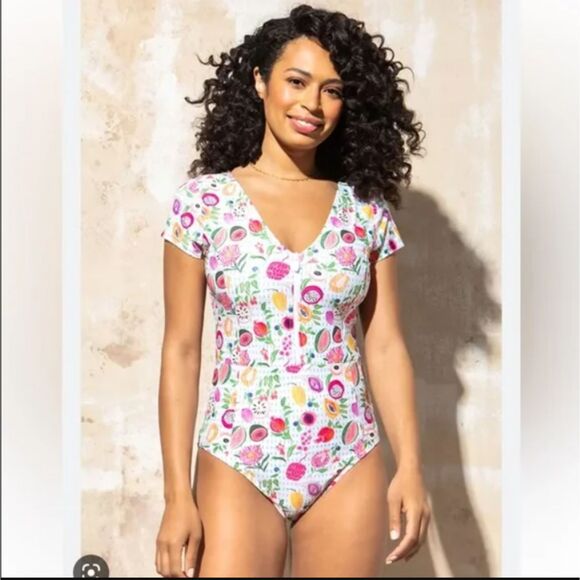 NWT Mott50 Madeline Fresco Crush Fruit Short Sleeve V-Neck One Piece Swimsuit M - Picture 1 of 6